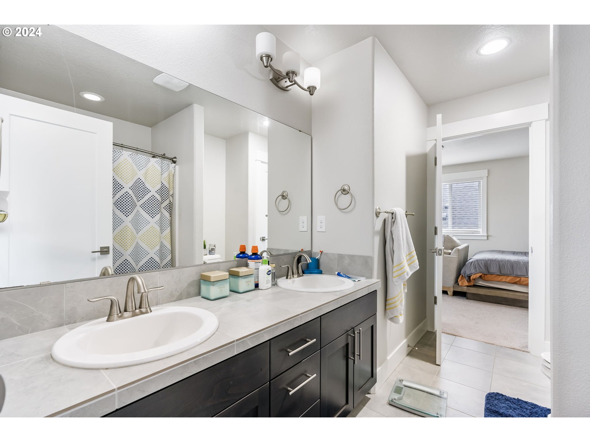 1838 South 46th Place Ridgefield, WA 98642 - Photo 33 of 47 a en suite bathroom with a double vanity sink and a mirror