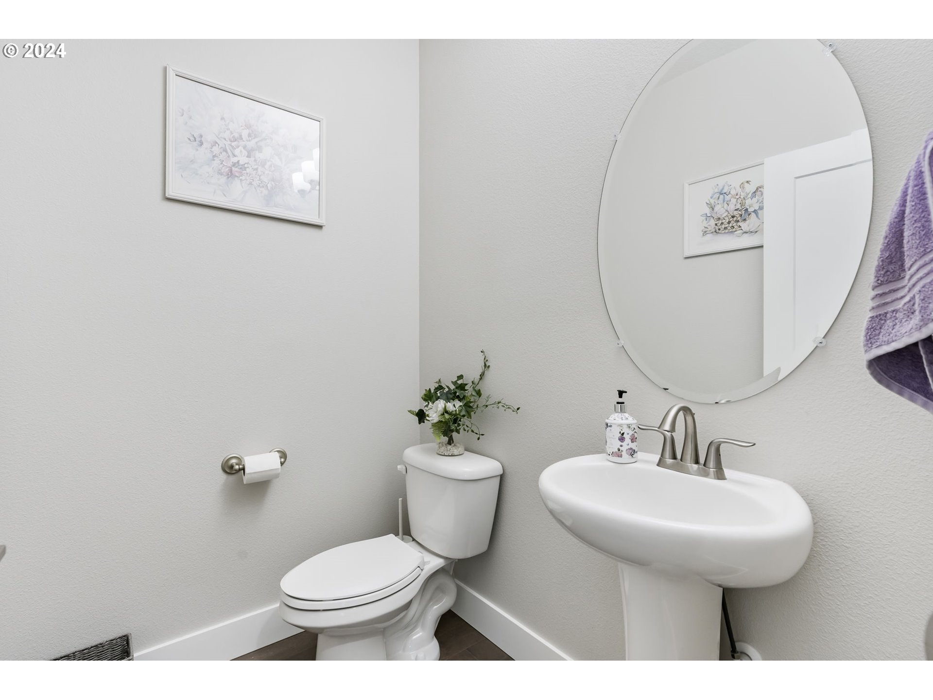 1838 South 46th Place Ridgefield, WA 98642 - Photo 37 of 47 a bathroom with a toilet sink and mirror