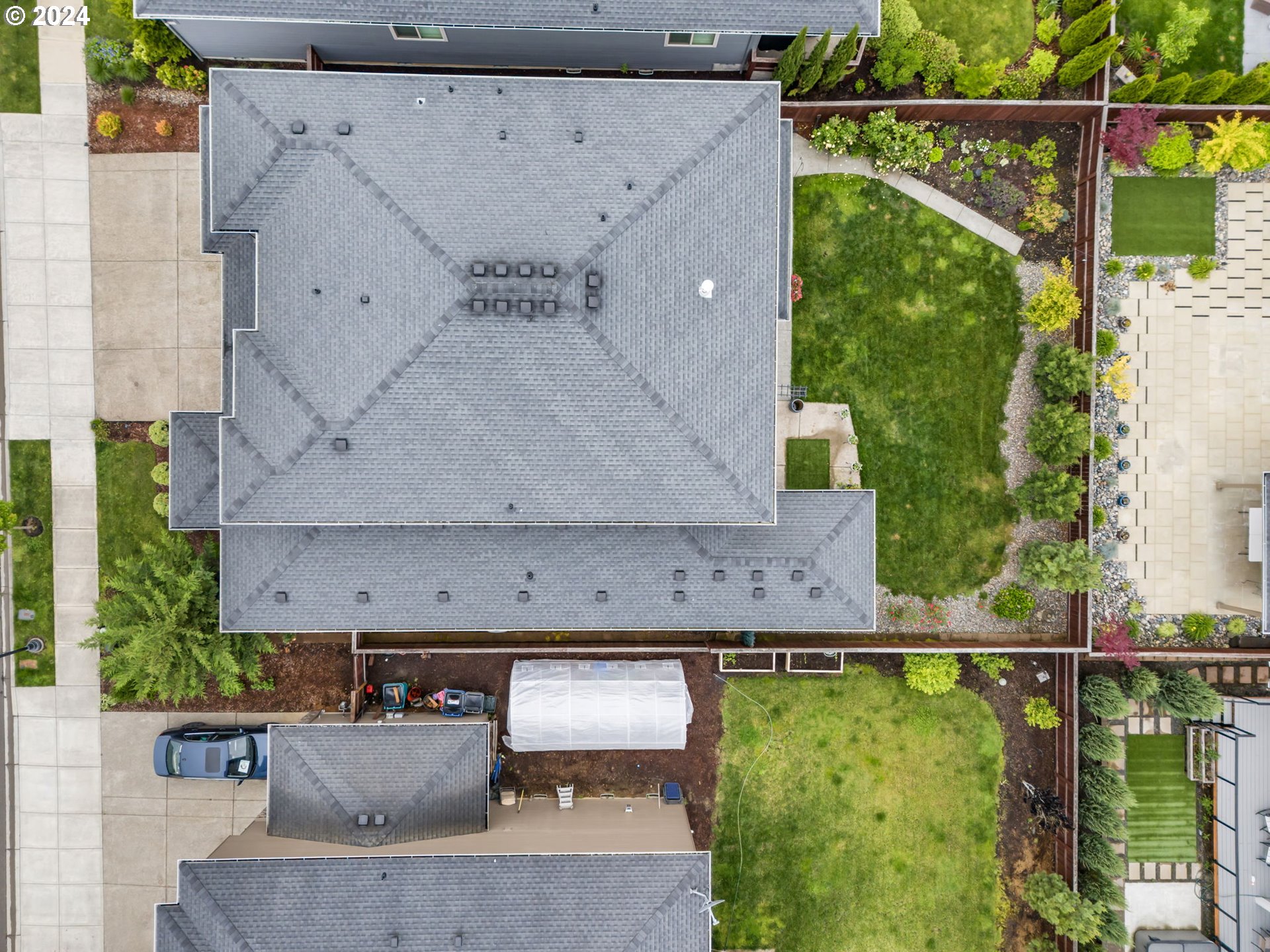 1838 South 46th Place Ridgefield, WA 98642 - Photo 46 of 47 an aerial view of a house with a yard and a fountain