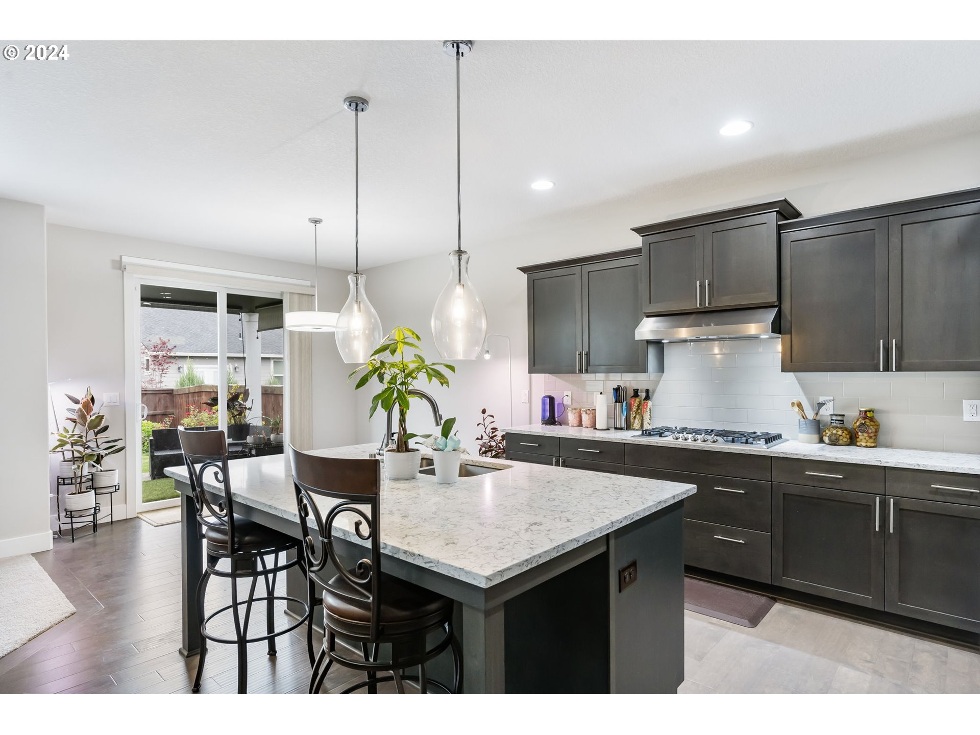1838 South 46th Place Ridgefield, WA 98642 - Photo 8 of 47 a kitchen with granite countertop a table and chairs in it