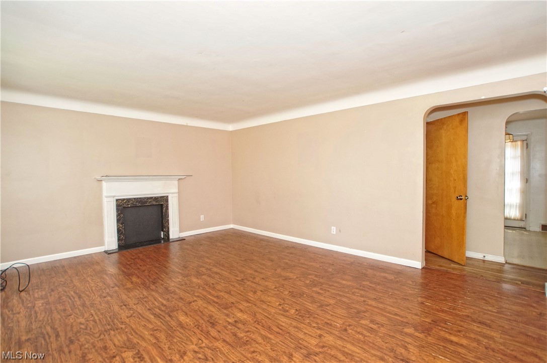 4408 Adrian Road Cleveland, OH 44121 - Photo 15 of 35