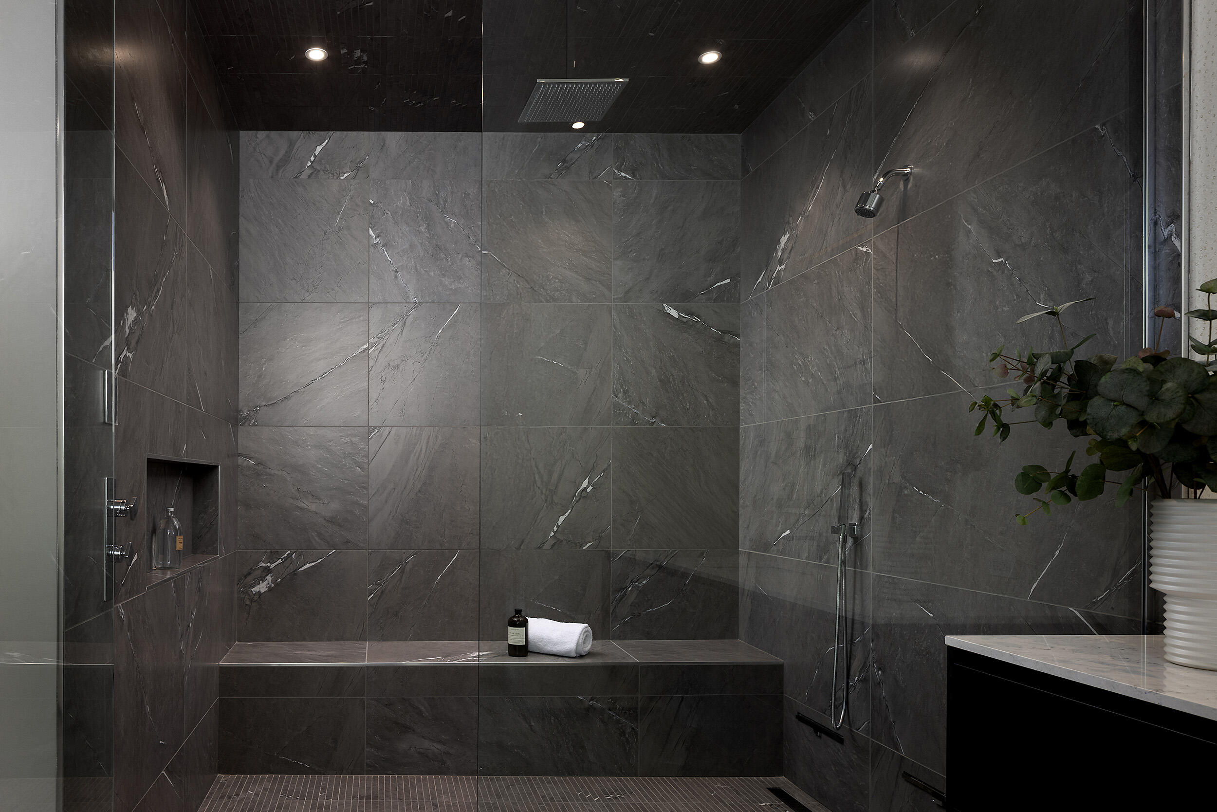 16 Via Linea Rancho Mirage, CA 92270 - Photo 23 of 30 Primary Shower (25)