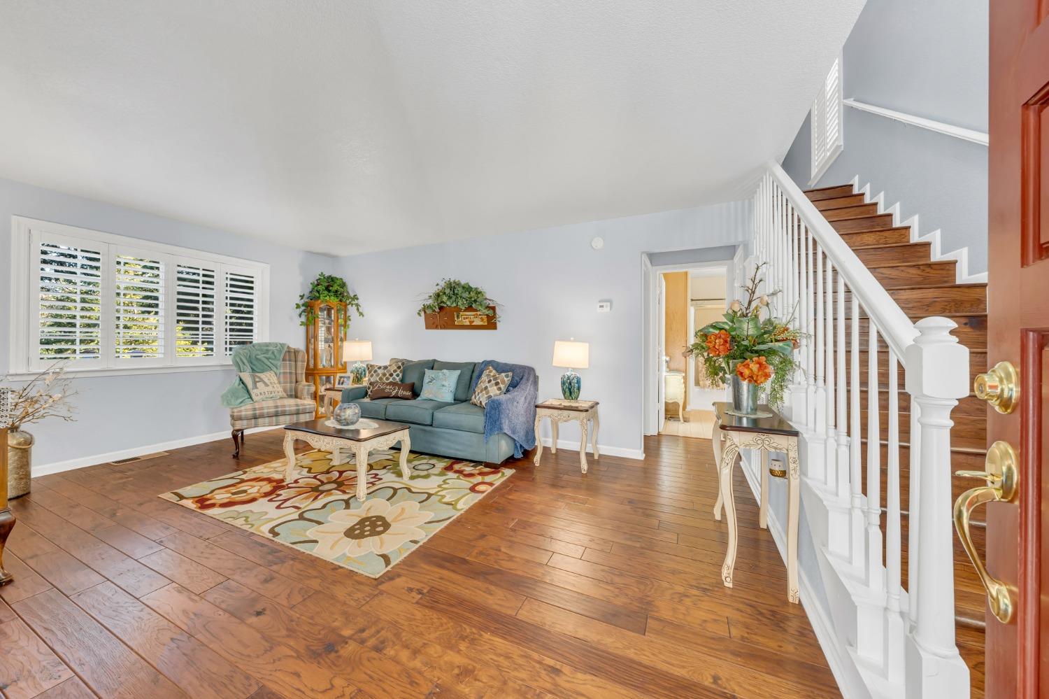 10092 Smith Road Grass Valley, CA 95949 - Photo 15 of 58 a living room with dining room and wooden floor