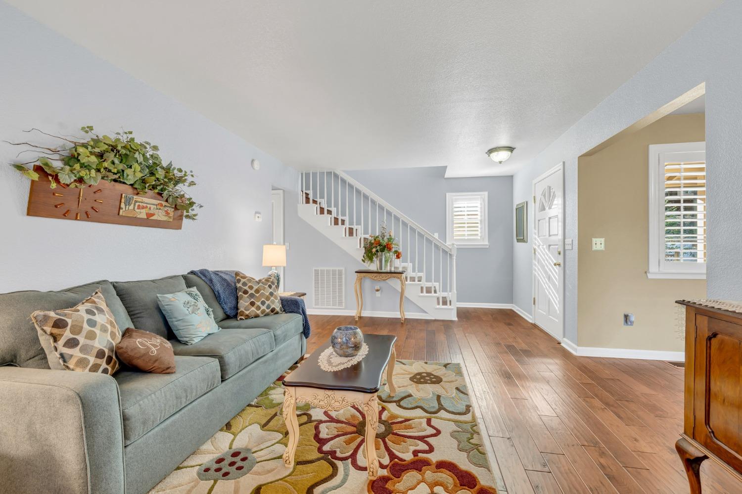 10092 Smith Road Grass Valley, CA 95949 - Photo 17 of 58 a living room with furniture and wooden floor