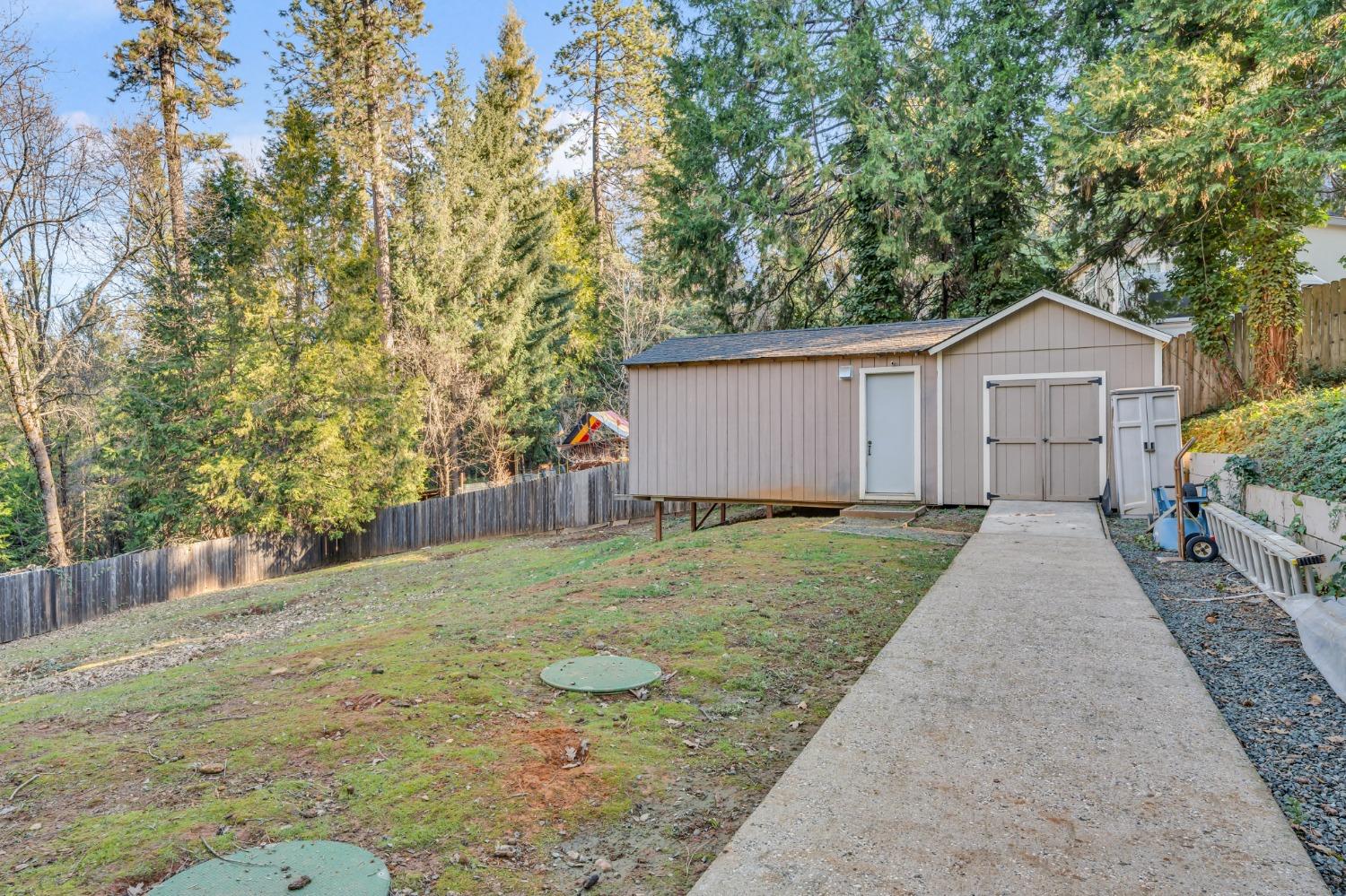 10092 Smith Road Grass Valley, CA 95949 - Photo 48 of 58 a view of a backyard with large trees and plants