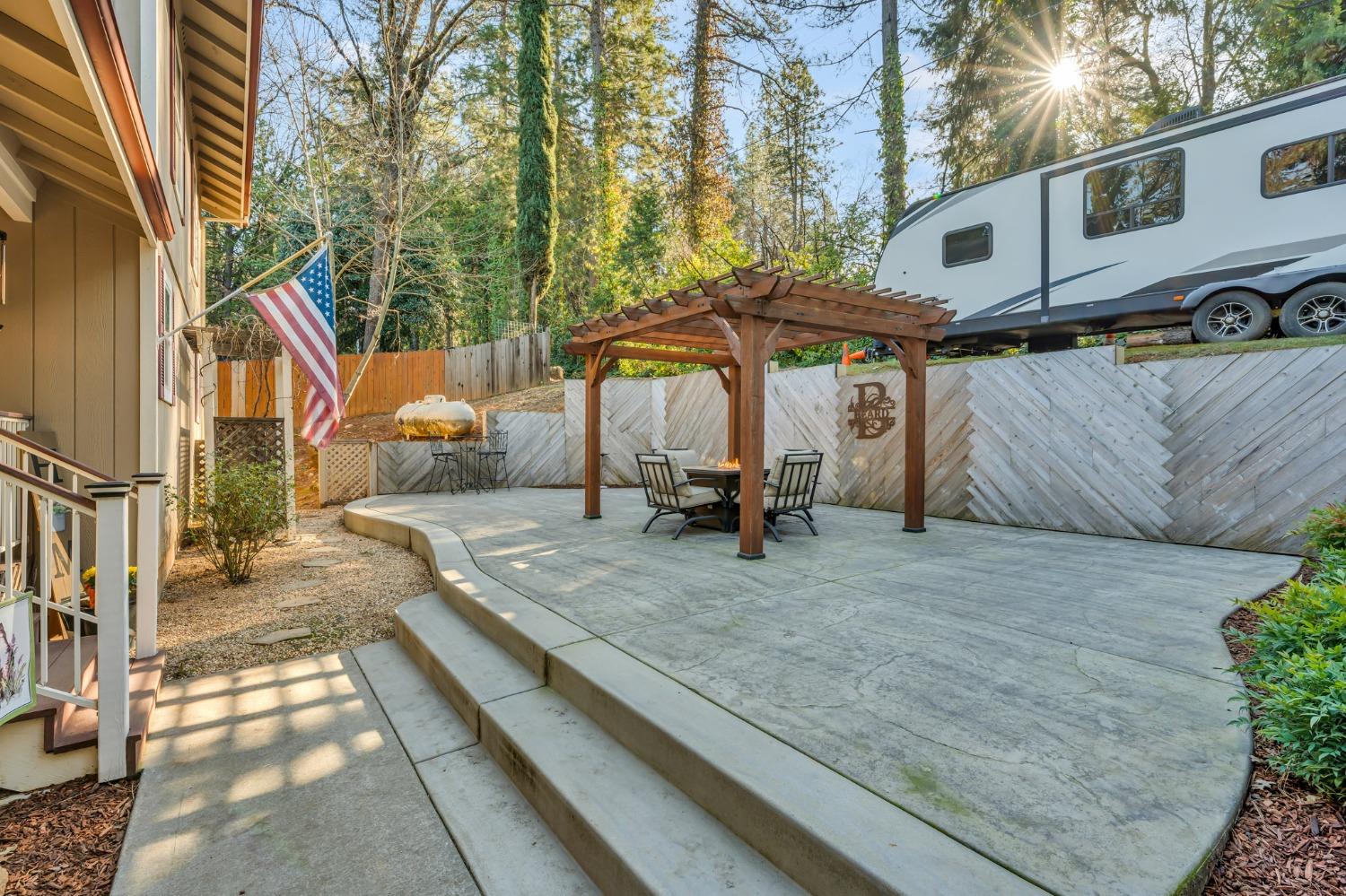 10092 Smith Road Grass Valley, CA 95949 - Photo 5 of 58 a view of a park with iron fence