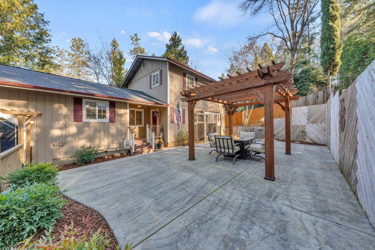 10092 Smith Road Grass Valley, CA 95949 - Photo 9 of 58 a view of a house with a patio