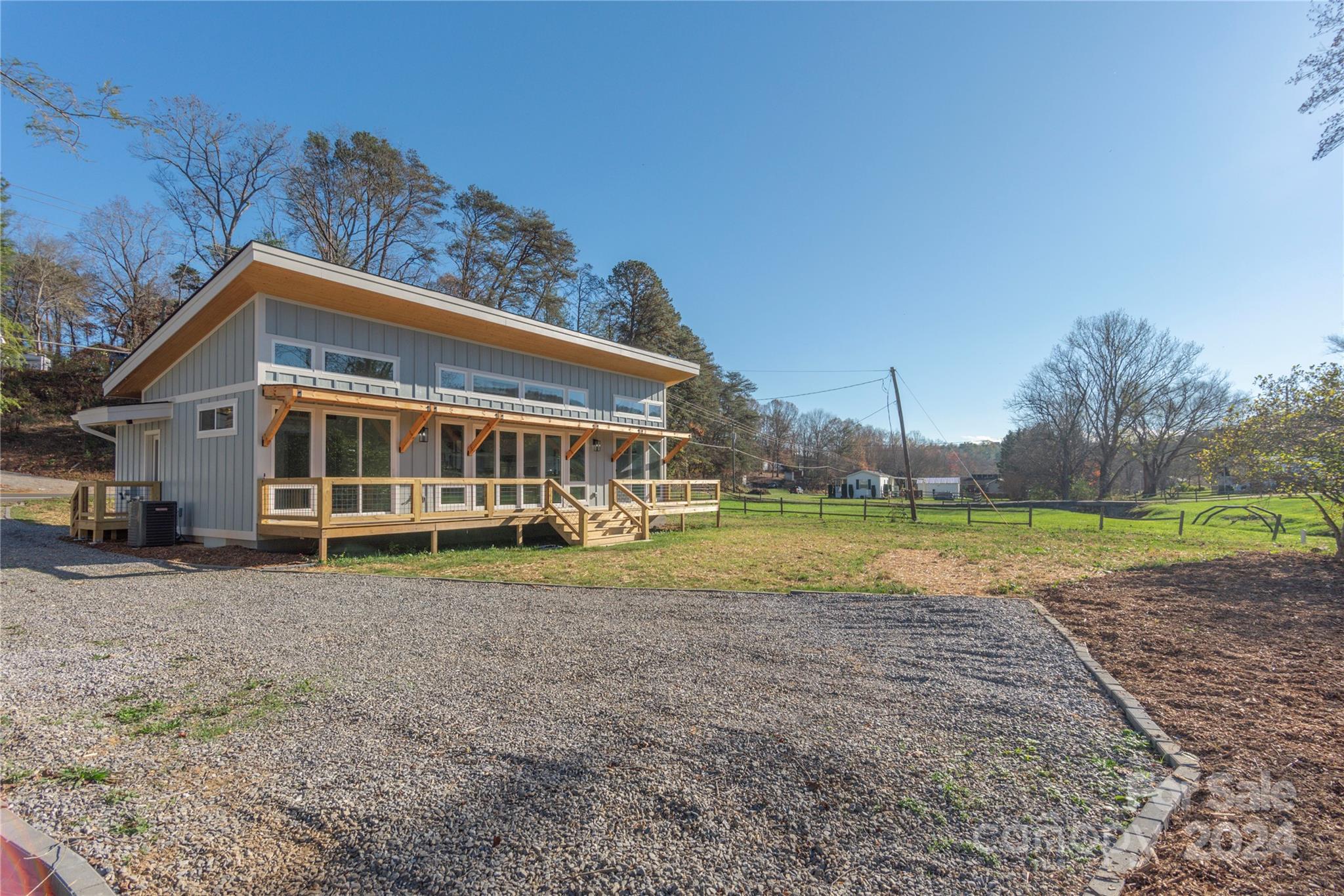924 Riceville Road Asheville, NC 28805 - Photo 2 of 27 Gallery Image 2