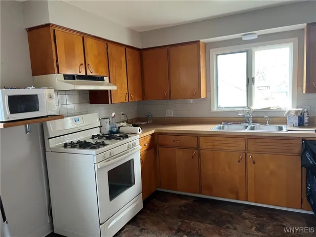 $179,900 | 1 Wilson Parkway, Lockport City, NY 14094