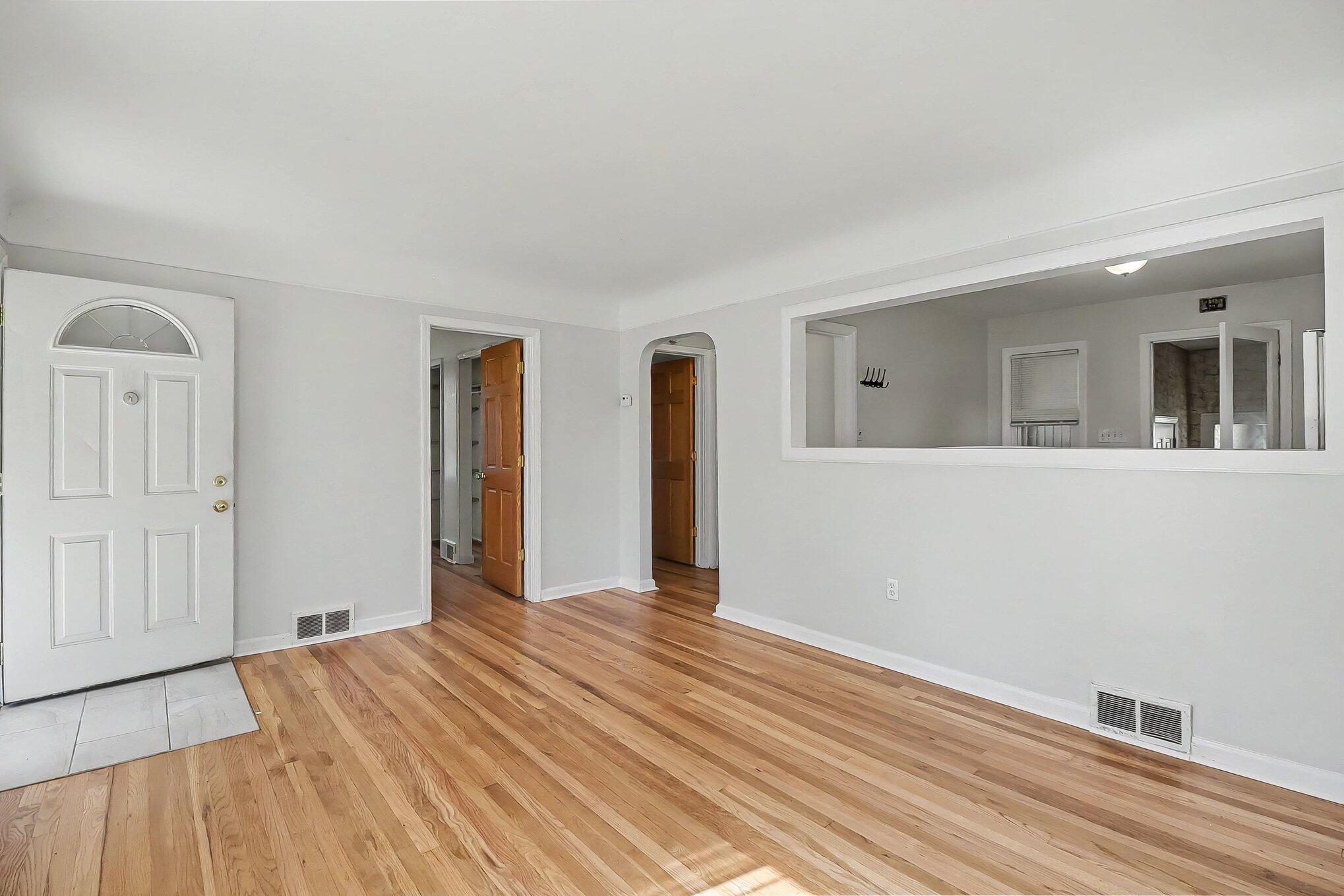 47709 Greenview Road Utica, MI 48317 - Photo 5 of 30 010_file_3638