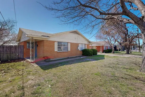 $1,295 | 220 West Union Bower Road, Irving, TX 75061