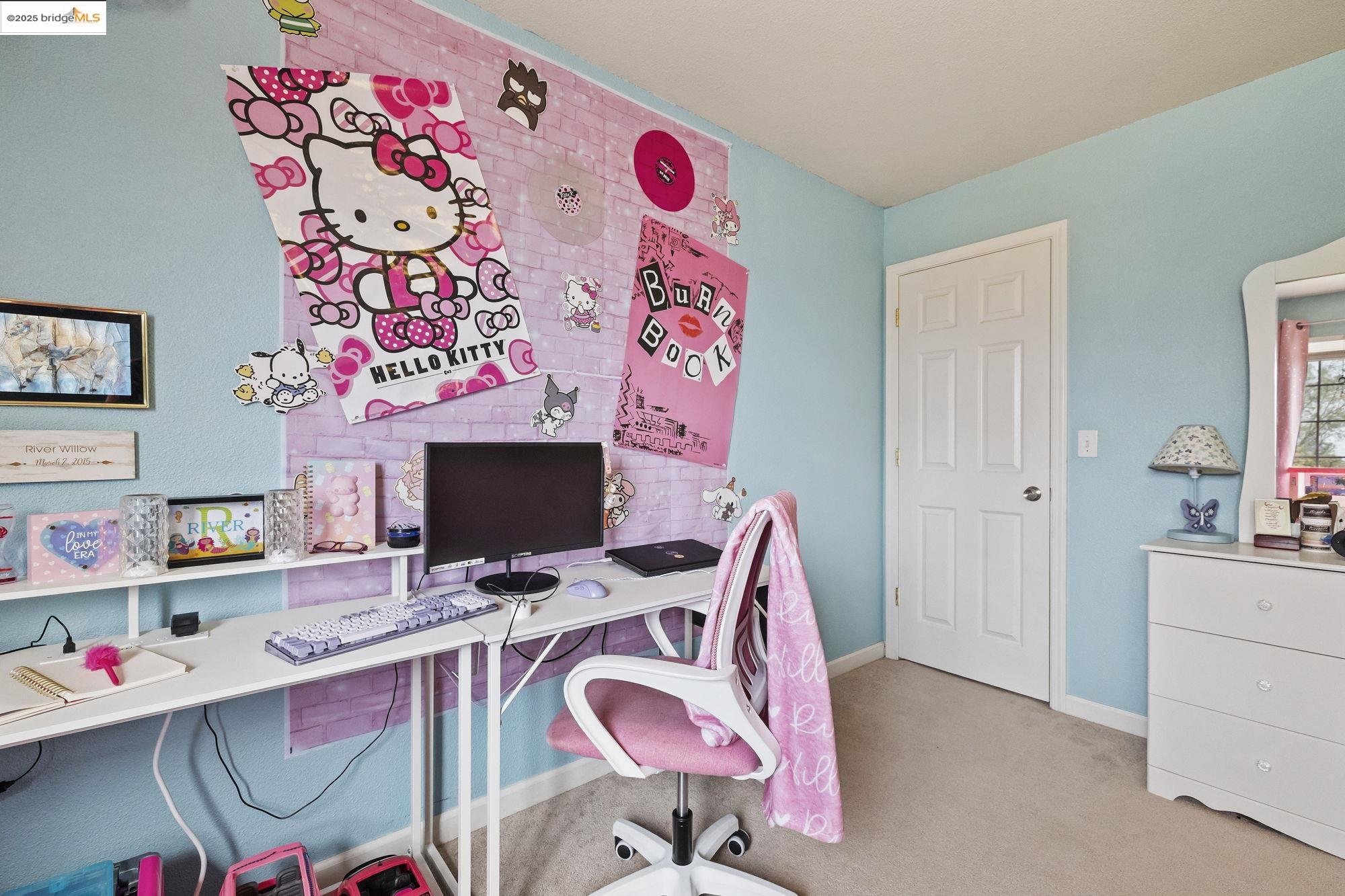 20588 Upper Hillview Drive Sonora, CA 95370 - Photo 18 of 42 a view of a workspace with furniture