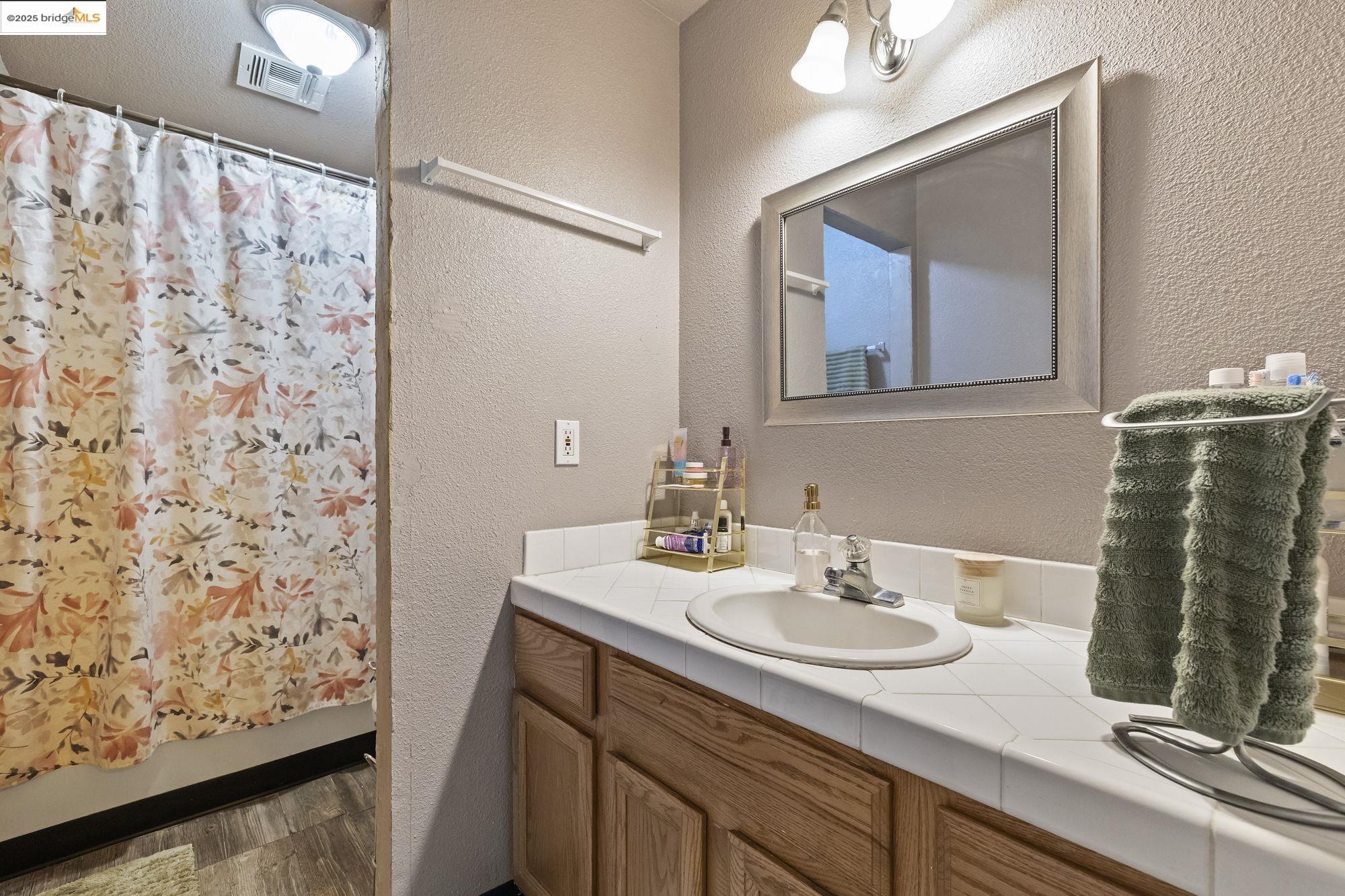 20588 Upper Hillview Drive Sonora, CA 95370 - Photo 19 of 42 a bathroom with a sink and a mirror