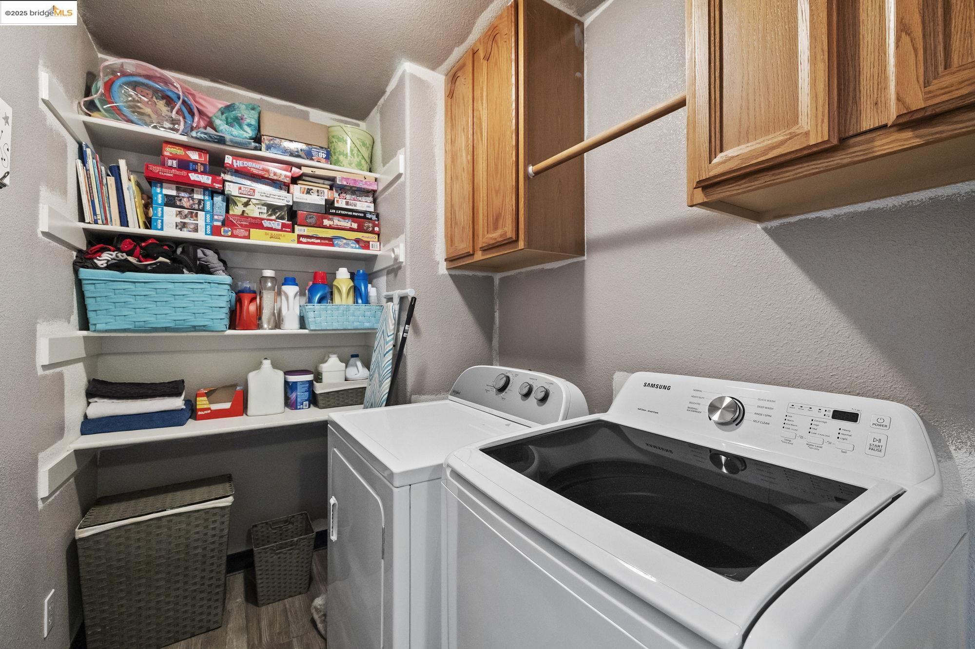 20588 Upper Hillview Drive Sonora, CA 95370 - Photo 21 of 42 a utility room with dryer and washer