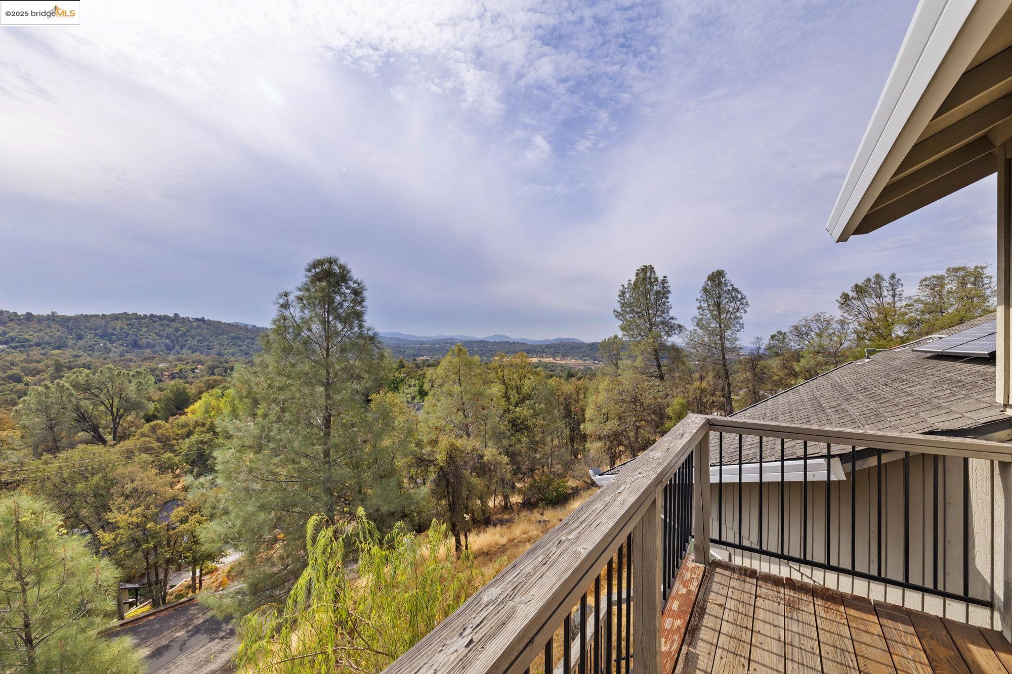 20588 Upper Hillview Drive Sonora, CA 95370 - Photo 24 of 42 a view of a balcony with an outdoor space