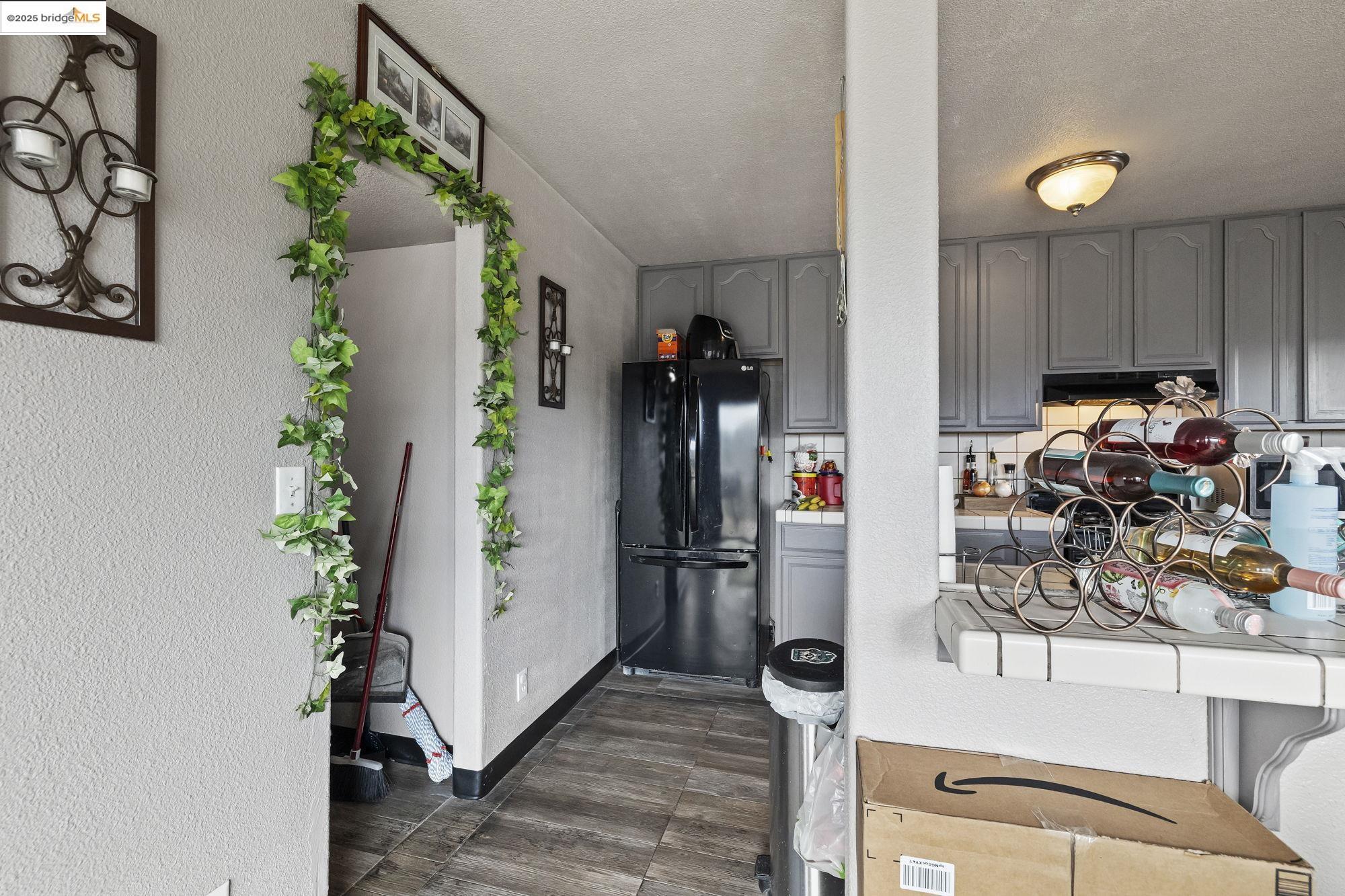 20588 Upper Hillview Drive Sonora, CA 95370 - Photo 4 of 42 a view of a hallway with potted plants