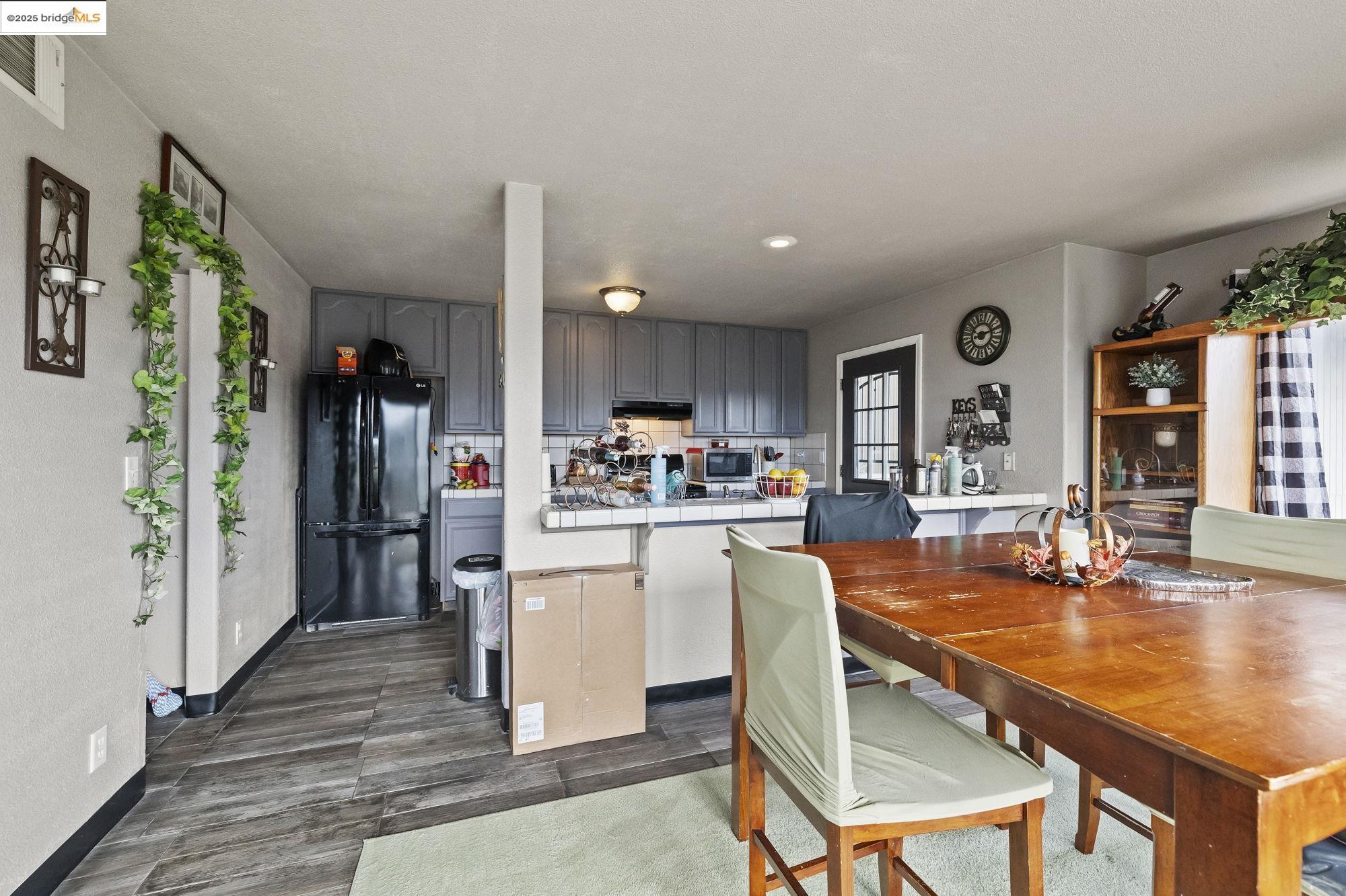20588 Upper Hillview Drive Sonora, CA 95370 - Photo 6 of 42 a dining hall with stainless steel appliances a dining table and chairs with wooden floor