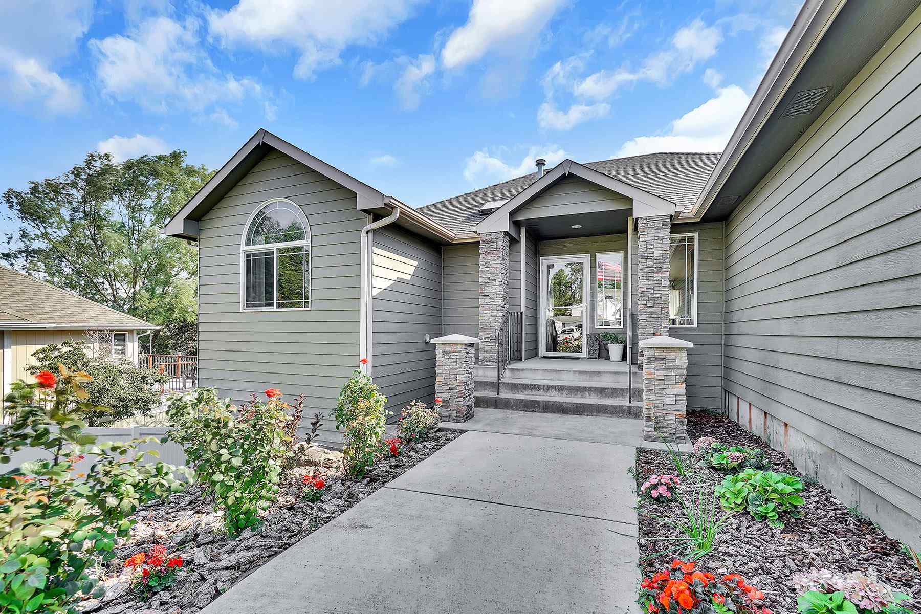 602 Upper Terrace Lane Colbert, WA 99005 - Photo 2 of 33
