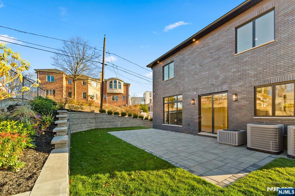 61 Edgewater Road Cliffside Park, NJ 07010 - Photo 5 of 49