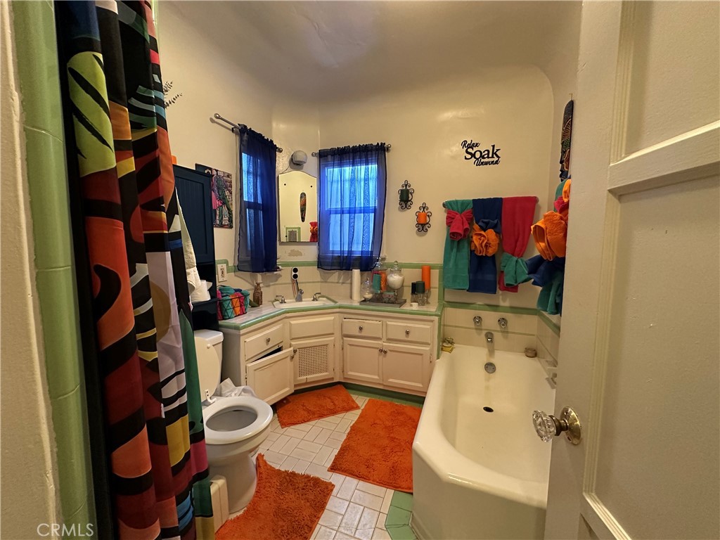 4056 Creed Avenue Los Angeles, CA 90008 - Photo 7 of 13 a very nice looking room with many windows and furniture