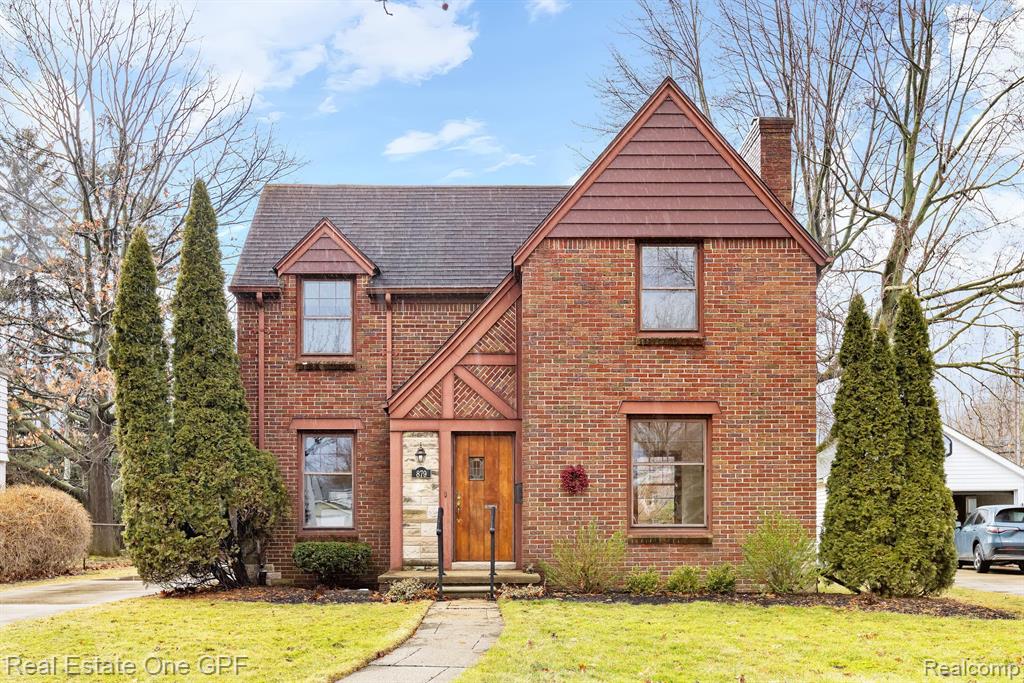 879 Roslyn Road Grosse Pointe Woods, MI 48236 - Photo 1 of 39