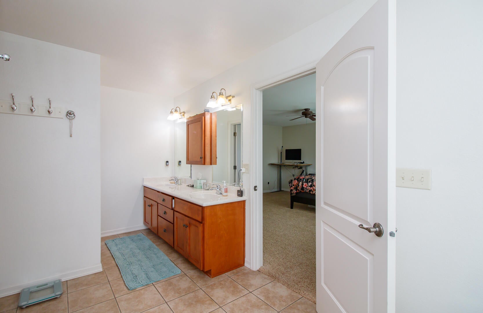 618 Spring Valley Drive Medford, OR 97501 - Photo 20 of 29 Bathroom