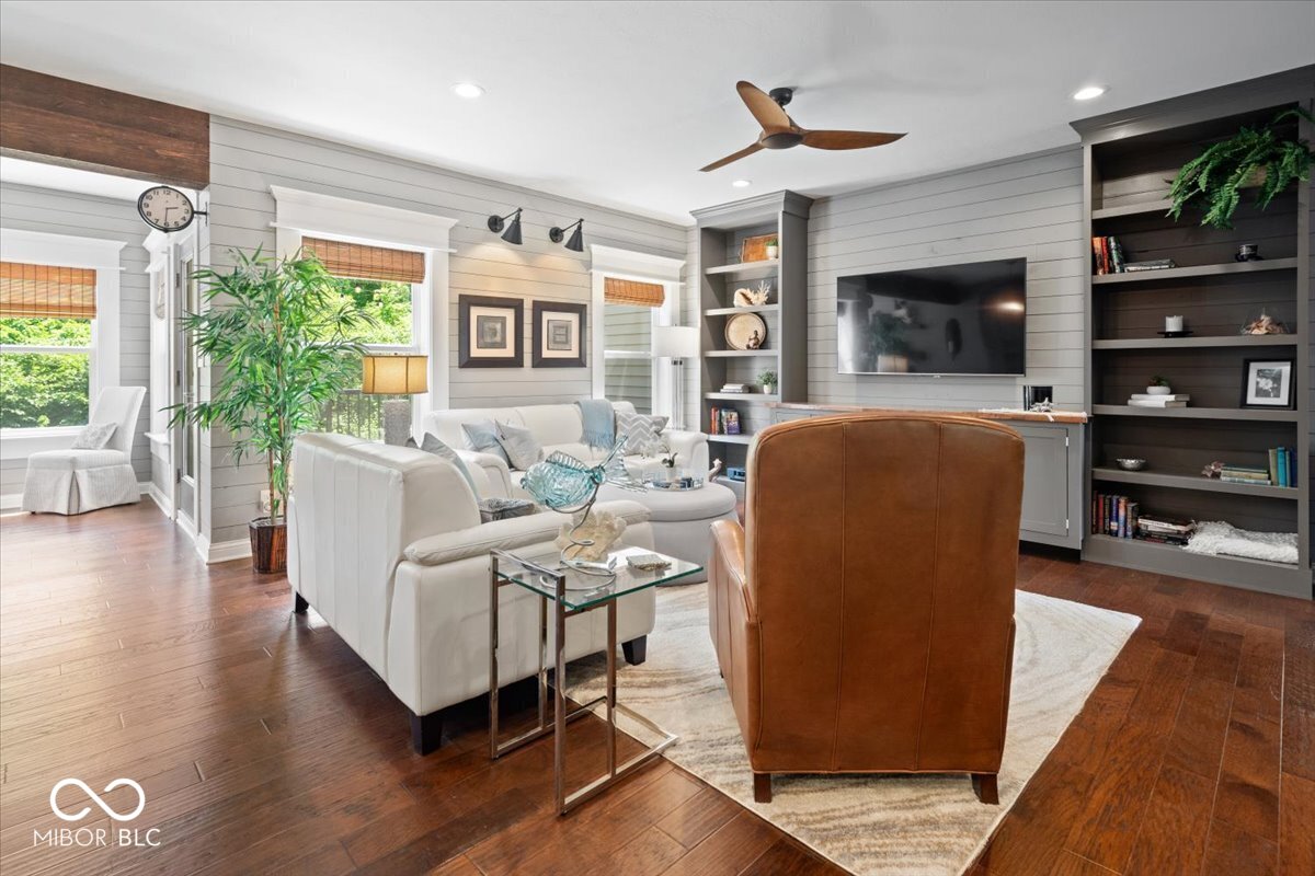 9749 Thorne Cliff Way, Unit 102 Fishers, IN 46037 - Photo 5 of 29