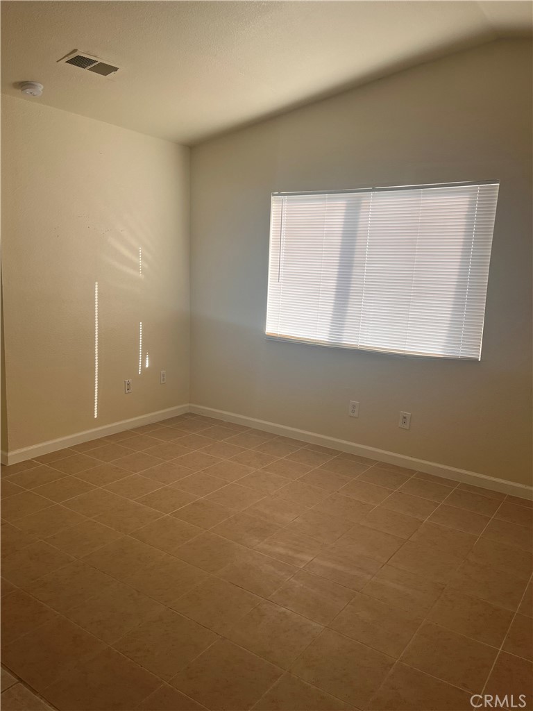 7207 Murray Lane, Unit A Yucca Valley, CA 92284 - Photo 5 of 14 Guest bedroom