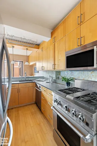 $1,125,000 | 2166 Broadway, Unit 14E | Upper West Side