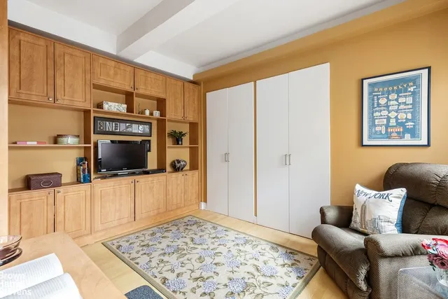 $1,125,000 | 2166 Broadway, Unit 14E | Upper West Side