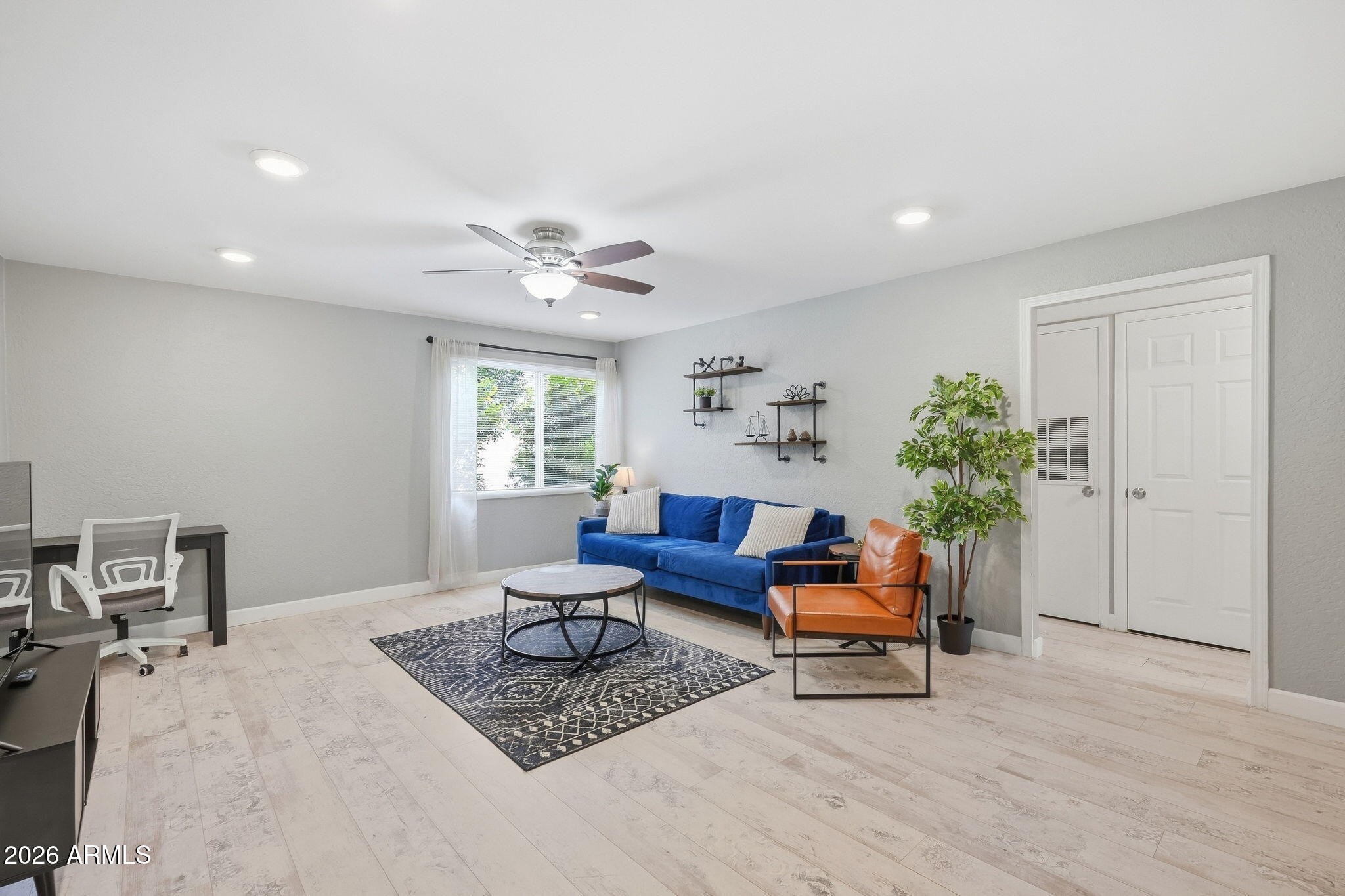 4201 East Camelback Road, Unit 41 Phoenix, AZ 85018 - Photo 8 of 26 Living Area