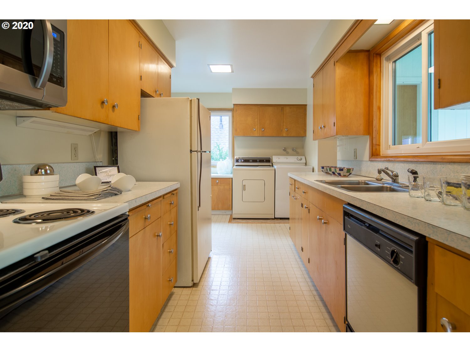 1342 Southwest Freeman Street Portland, OR 97219 - Photo 11 of 21 Gallery Image 11