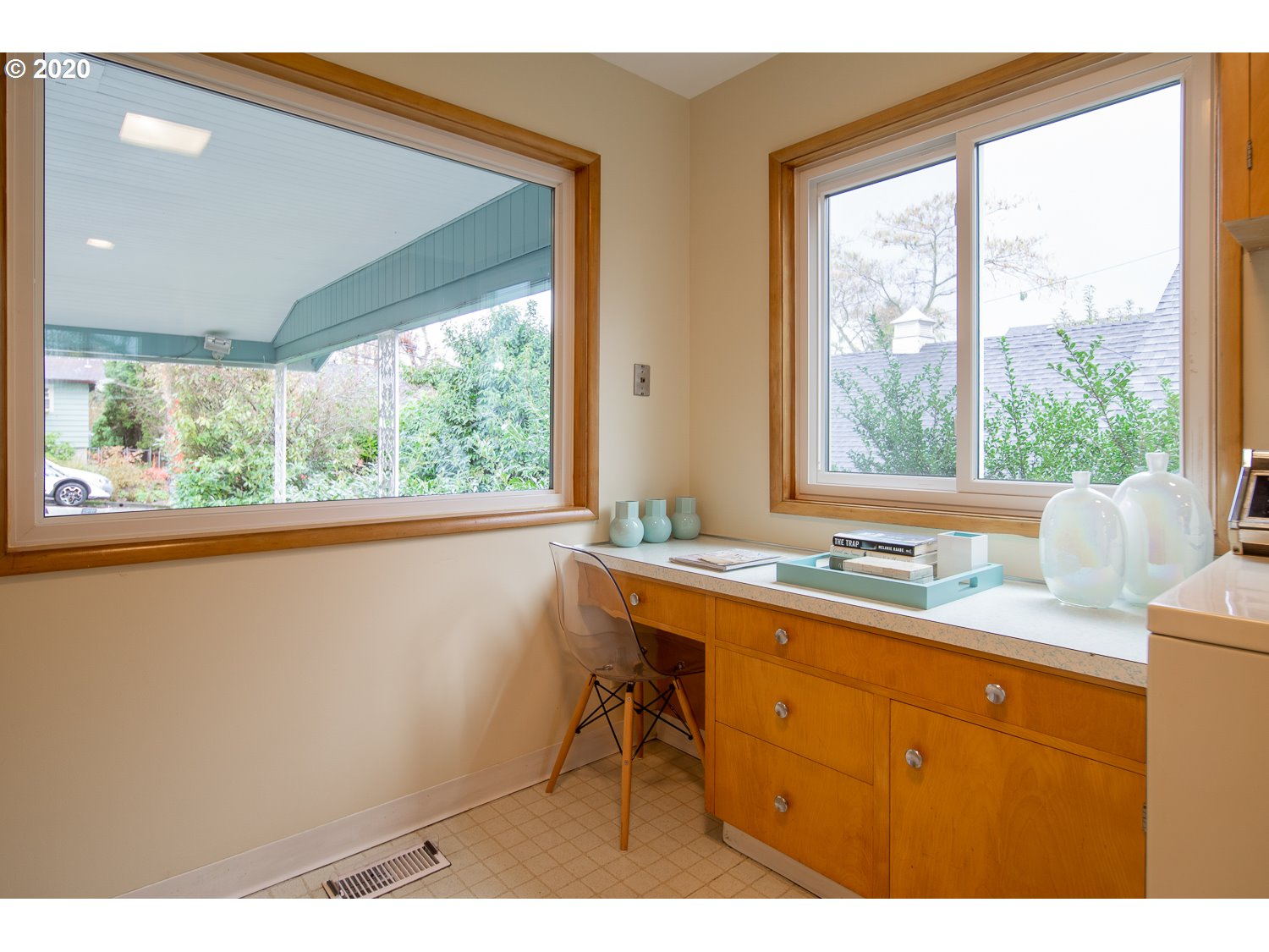 1342 Southwest Freeman Street Portland, OR 97219 - Photo 17 of 21 Gallery Image 17