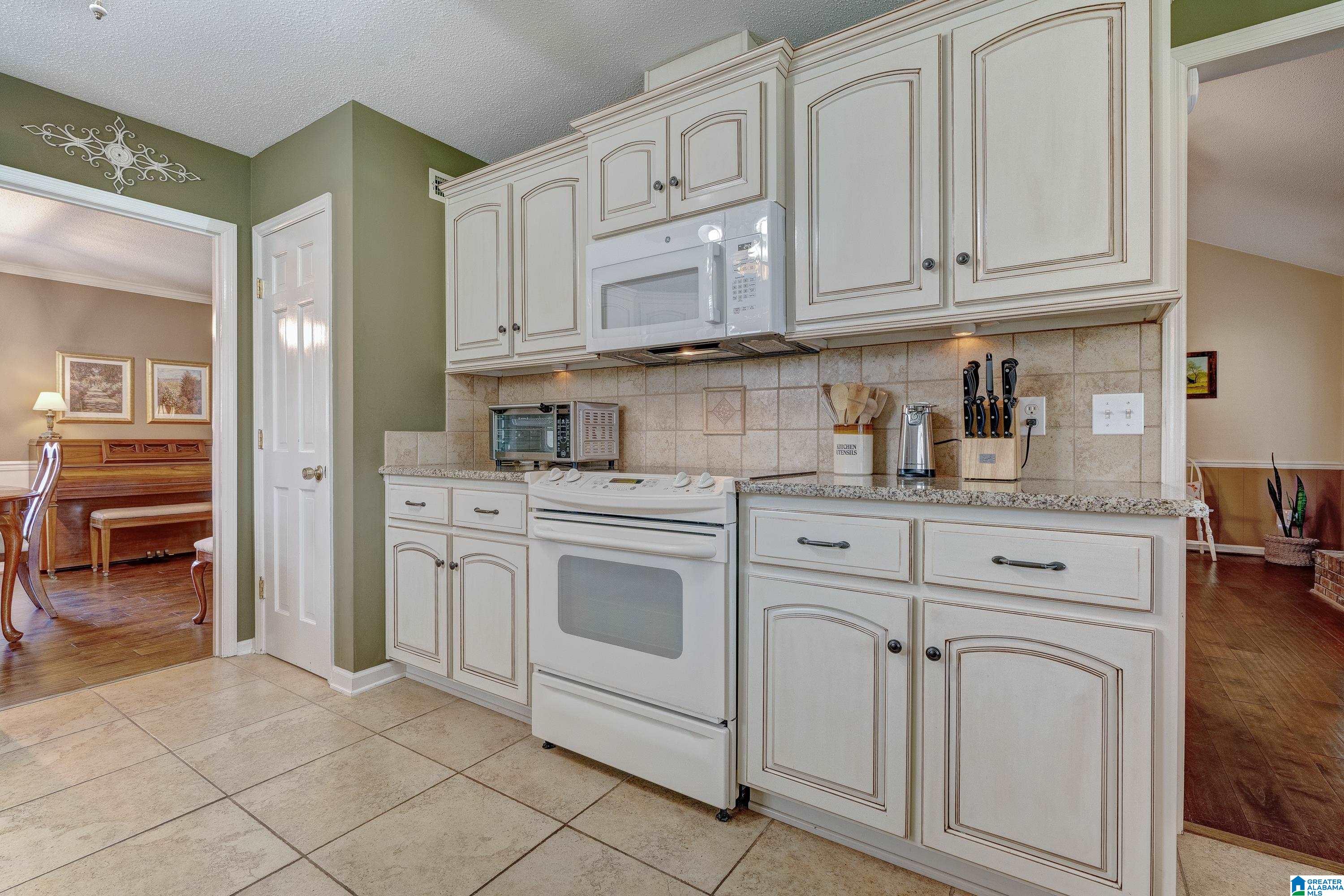 853 Ridgecrest Drive Gardendale, AL 35071 - Photo 12 of 34