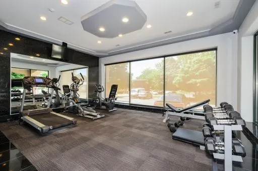 $1,913 | 2451 West Howard Street, Unit 505, Chicago, IL 60645