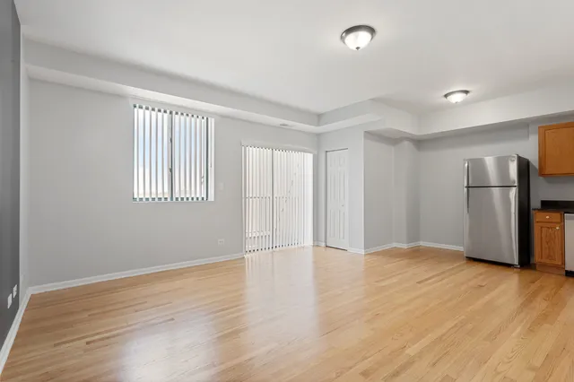 $1,913 | 2451 West Howard Street, Unit 505, Chicago, IL 60645