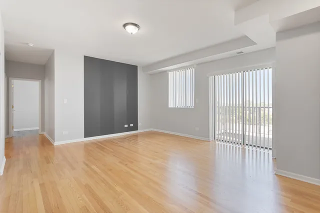 $1,913 | 2451 West Howard Street, Unit 505, Chicago, IL 60645