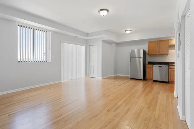 $1,913 | 2451 West Howard Street, Unit 505, Chicago, IL 60645