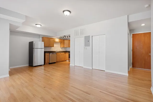 $1,913 | 2451 West Howard Street, Unit 505, Chicago, IL 60645