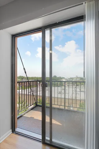 $1,913 | 2451 West Howard Street, Unit 505, Chicago, IL 60645