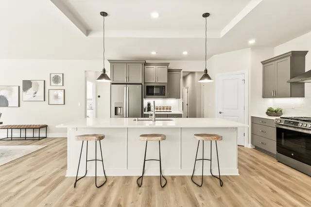 $895,900 | Cress-brook Dr Lisbon Wi 53029 Drive, Hartland, WI 53029