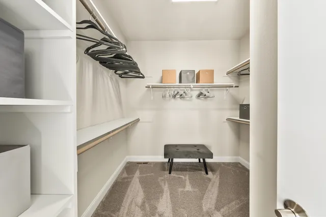 $895,900 | Cress-brook Dr Lisbon Wi 53029 Drive, Hartland, WI 53029