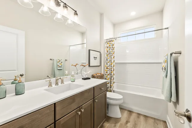 $895,900 | Cress-brook Dr Lisbon Wi 53029 Drive, Hartland, WI 53029