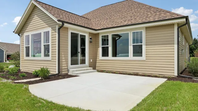 $895,900 | Cress-brook Dr Lisbon Wi 53029 Drive, Hartland, WI 53029