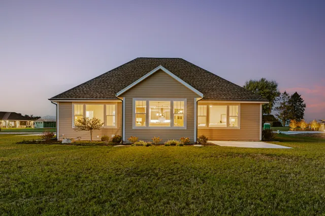 $895,900 | Cress-brook Dr Lisbon Wi 53029 Drive, Hartland, WI 53029