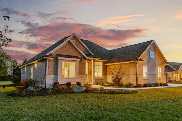 $895,900 | Cress-brook Dr Lisbon Wi 53029 Drive, Hartland, WI 53029