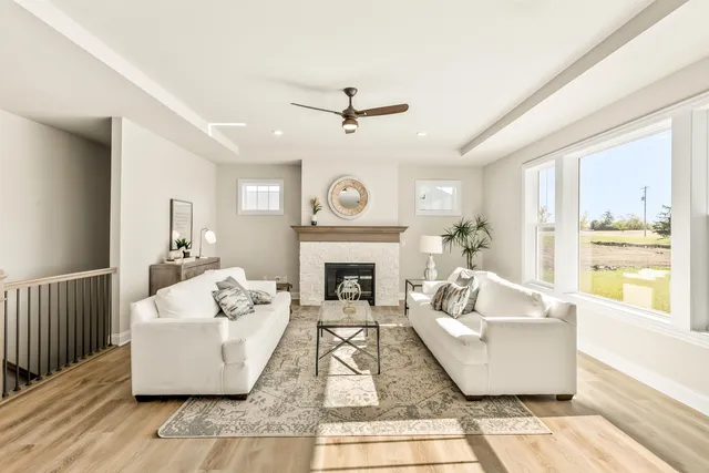 $895,900 | Cress-brook Dr Lisbon Wi 53029 Drive, Hartland, WI 53029