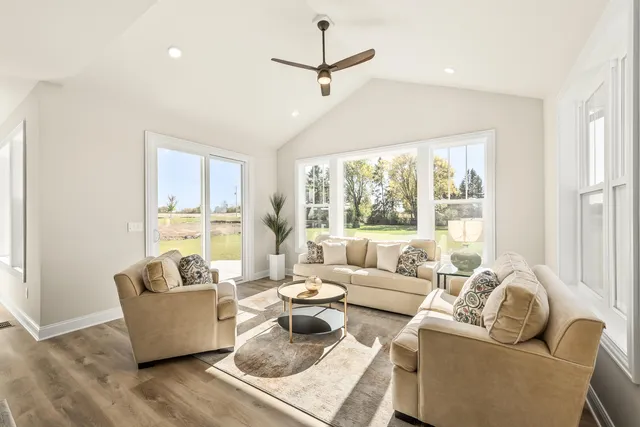 $895,900 | Cress-brook Dr Lisbon Wi 53029 Drive, Hartland, WI 53029