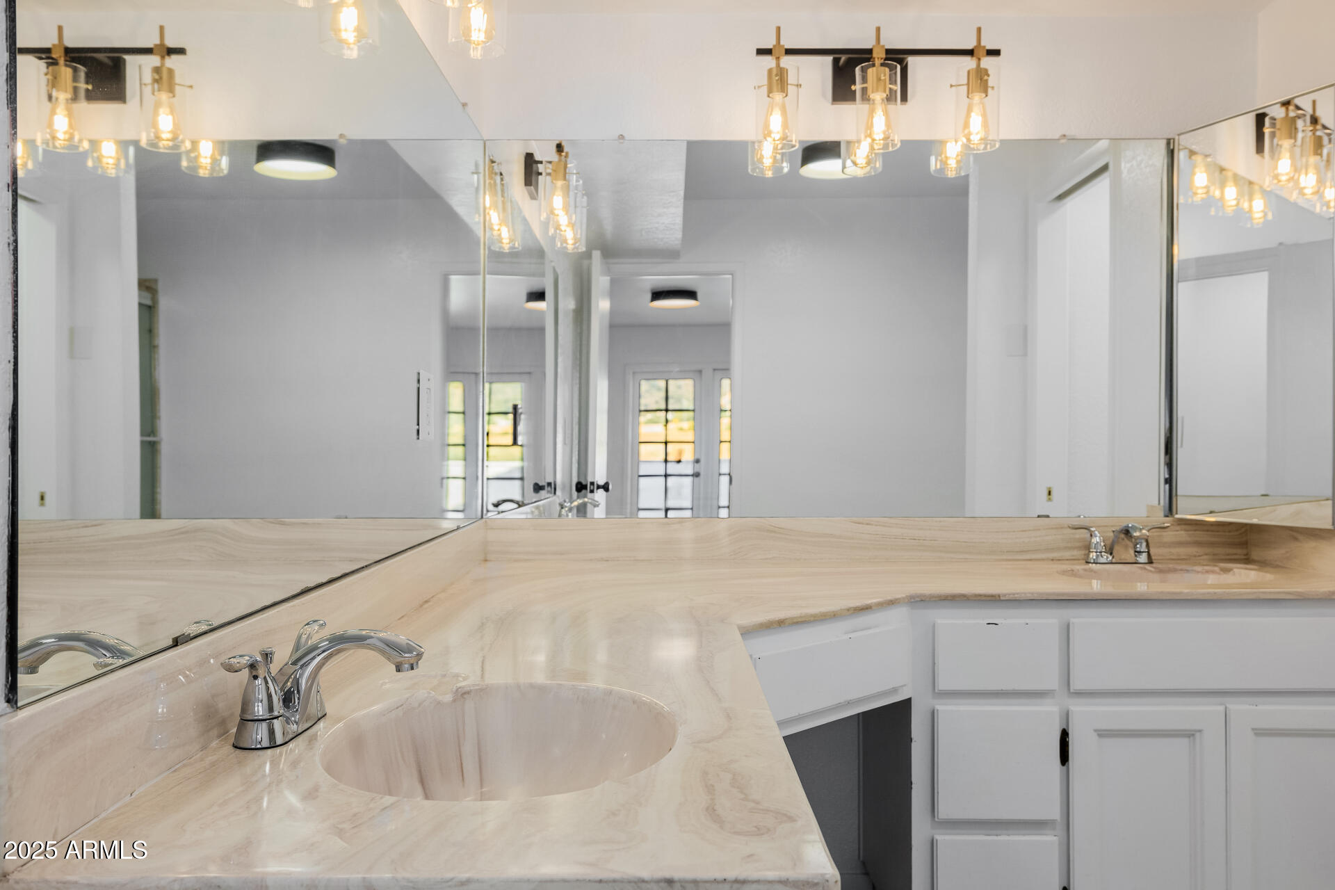 1875 East State Avenue Phoenix, AZ 85020 - Photo 21 of 39 a bathroom with a sink and a mirror