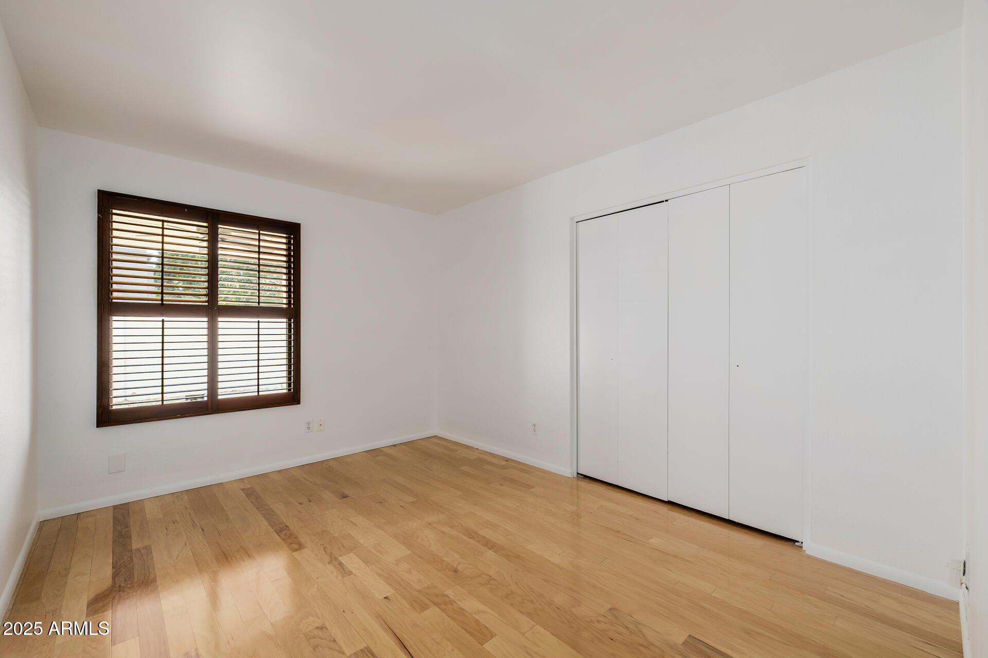 1875 East State Avenue Phoenix, AZ 85020 - Photo 24 of 39 an empty room with a window